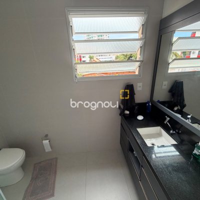 Apartamento com 131m², 3 quartos (sendo 1 suíte), 1 garagem, no bairro Coqueiros em Florianópolis