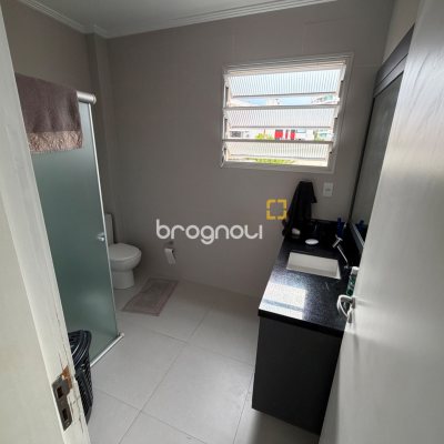 Apartamento com 131m², 3 quartos (sendo 1 suíte), 1 garagem, no bairro Coqueiros em Florianópolis