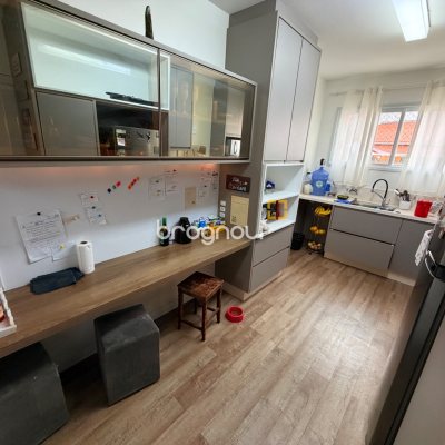 Apartamento com 131m², 3 quartos (sendo 1 suíte), 1 garagem, no bairro Coqueiros em Florianópolis