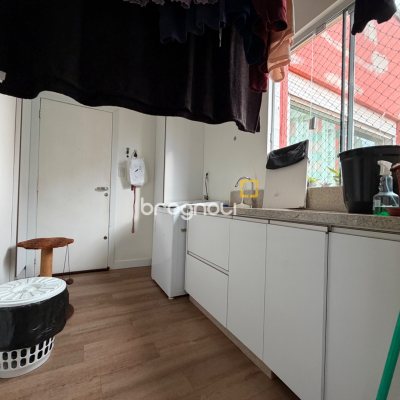 Apartamento com 131m², 3 quartos (sendo 1 suíte), 1 garagem, no bairro Coqueiros em Florianópolis