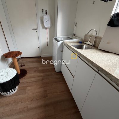Apartamento com 131m², 3 quartos (sendo 1 suíte), 1 garagem, no bairro Coqueiros em Florianópolis