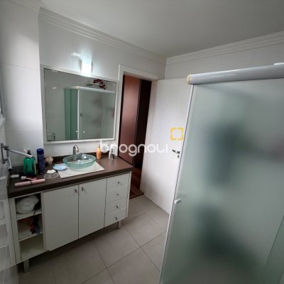 Apartamento com 131m², 3 quartos (sendo 1 suíte), 1 garagem, no bairro Coqueiros em Florianópolis
