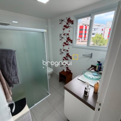 Apartamento com 131m², 3 quartos (sendo 1 suíte), 1 garagem, no bairro Coqueiros em Florianópolis