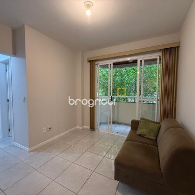 Apartamento com 65m², 2 quartos, 1 garagem, no bairro Trindade em Florianópolis