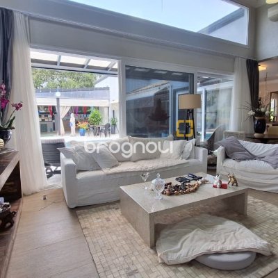 Casa com 322m², 4 quartos (sendo 4 suítes), 2 garagens, no bairro Jurerê Internacional em Florianópolis