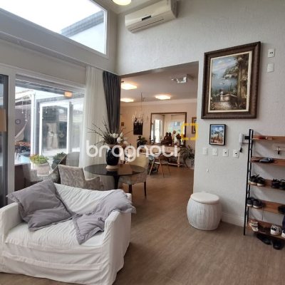 Casa com 322m², 4 quartos (sendo 4 suítes), 2 garagens, no bairro Jurerê Internacional em Florianópolis