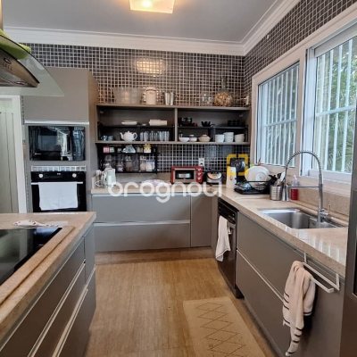 Casa com 322m², 4 quartos (sendo 4 suítes), 2 garagens, no bairro Jurerê Internacional em Florianópolis