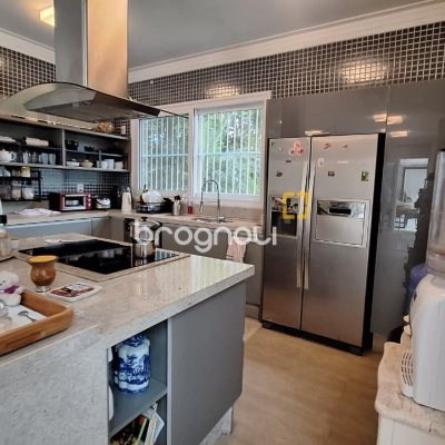 Casa com 322m², 4 quartos (sendo 4 suítes), 2 garagens, no bairro Jurerê Internacional em Florianópolis