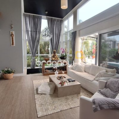Casa com 322m², 4 quartos (sendo 4 suítes), 2 garagens, no bairro Jurerê Internacional em Florianópolis