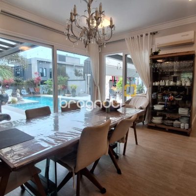 Casa com 322m², 4 quartos (sendo 4 suítes), 2 garagens, no bairro Jurerê Internacional em Florianópolis
