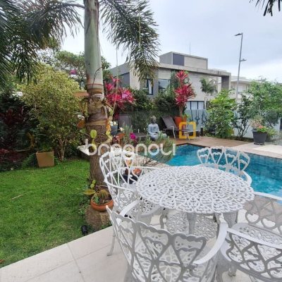 Casa com 322m², 4 quartos (sendo 4 suítes), 2 garagens, no bairro Jurerê Internacional em Florianópolis