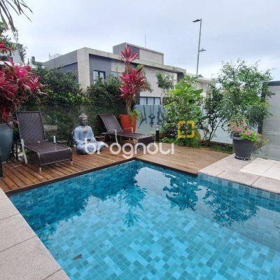 Casa com 322m², 4 quartos (sendo 4 suítes), 2 garagens, no bairro Jurerê Internacional em Florianópolis
