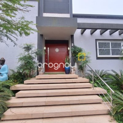 Casa com 322m², 4 quartos (sendo 4 suítes), 2 garagens, no bairro Jurerê Internacional em Florianópolis