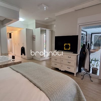 Casa com 322m², 4 quartos (sendo 4 suítes), 2 garagens, no bairro Jurerê Internacional em Florianópolis
