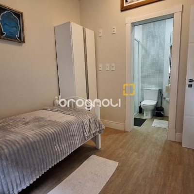 Casa com 322m², 4 quartos (sendo 4 suítes), 2 garagens, no bairro Jurerê Internacional em Florianópolis