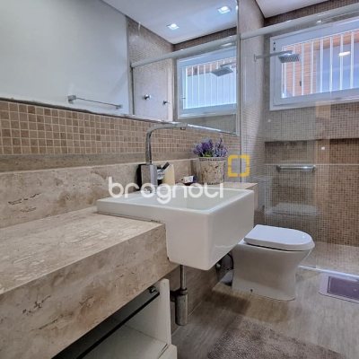 Casa com 322m², 4 quartos (sendo 4 suítes), 2 garagens, no bairro Jurerê Internacional em Florianópolis