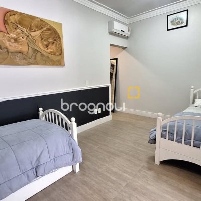 Casa com 322m², 4 quartos (sendo 4 suítes), 2 garagens, no bairro Jurerê Internacional em Florianópolis