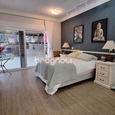 Casa com 322m², 4 quartos (sendo 4 suítes), 2 garagens, no bairro Jurerê Internacional em Florianópolis