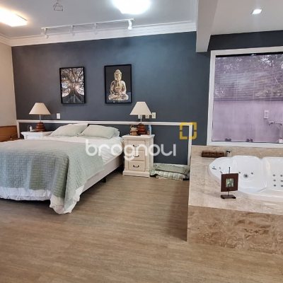 Casa com 322m², 4 quartos (sendo 4 suítes), 2 garagens, no bairro Jurerê Internacional em Florianópolis