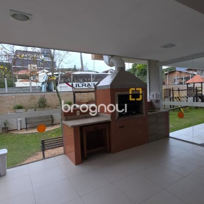 Apartamento com 107m², 3 quartos (sendo 1 suíte), 2 garagens, no bairro João Paulo em Florianópolis