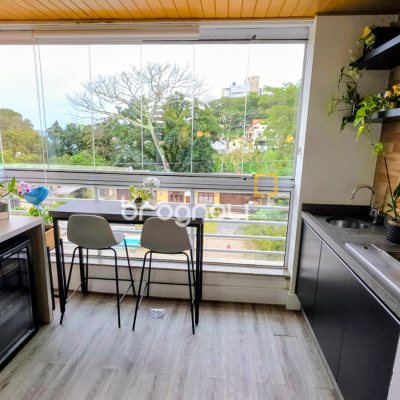 Apartamento com 107m², 3 quartos (sendo 1 suíte), 2 garagens, no bairro João Paulo em Florianópolis