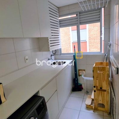Apartamento com 107m², 3 quartos (sendo 1 suíte), 2 garagens, no bairro João Paulo em Florianópolis