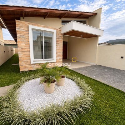 Casa com 108m², 3 quartos (sendo 1 suíte), 2 garagens, no bairro Rio Vermelho em Florianópolis