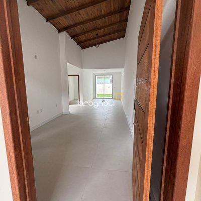 Casa com 108m², 3 quartos (sendo 1 suíte), 2 garagens, no bairro Rio Vermelho em Florianópolis