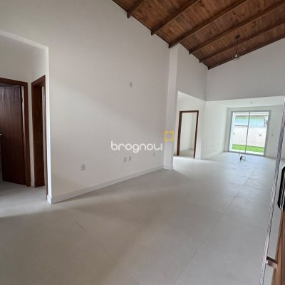 Casa com 108m², 3 quartos (sendo 1 suíte), 2 garagens, no bairro Rio Vermelho em Florianópolis