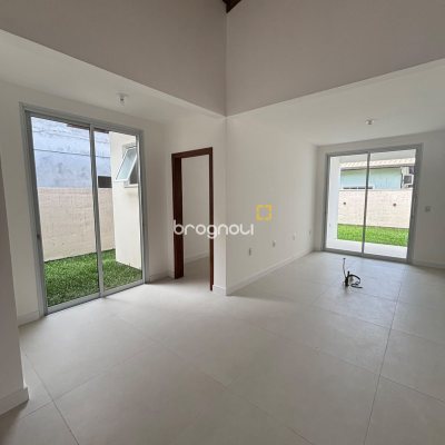 Casa com 108m², 3 quartos (sendo 1 suíte), 2 garagens, no bairro Rio Vermelho em Florianópolis