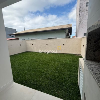 Casa com 108m², 3 quartos (sendo 1 suíte), 2 garagens, no bairro Rio Vermelho em Florianópolis