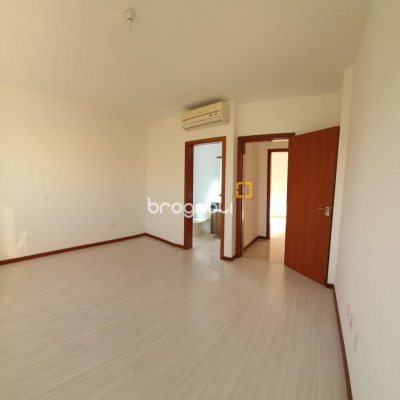 Apartamento com 61m², 2 quartos (sendo 1 suíte), 1 garagem, no bairro Centro em Palhoça