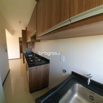 Apartamento com 61m², 2 quartos (sendo 1 suíte), 1 garagem, no bairro Centro em Palhoça