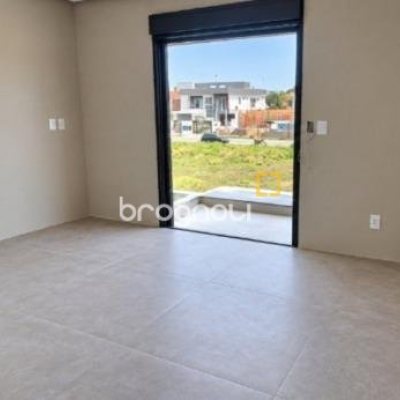 Casa com 179m², 3 quartos (sendo 1 suíte), 1 garagem, no bairro Campeche em Florianópolis