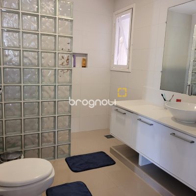 Casa com 247m², 4 quartos (sendo 2 suítes), 2 garagens, no bairro Lagoa da Conceição em Florianópolis