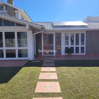 Casa com 247m², 4 quartos (sendo 2 suítes), 2 garagens, no bairro Lagoa da Conceição em Florianópolis