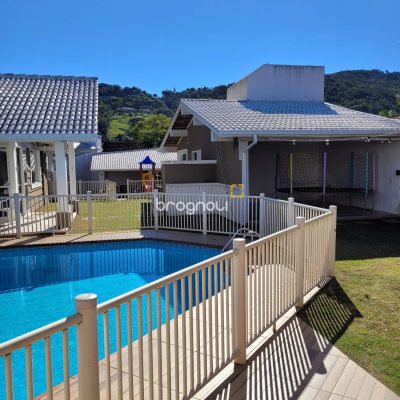 Casa com 247m², 4 quartos (sendo 2 suítes), 2 garagens, no bairro Lagoa da Conceição em Florianópolis