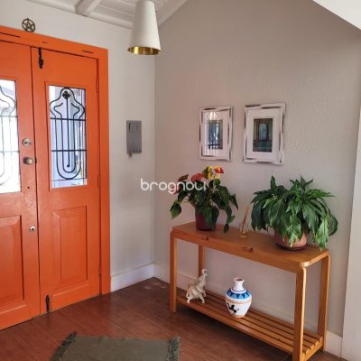 Casa com 247m², 4 quartos (sendo 2 suítes), 2 garagens, no bairro Lagoa da Conceição em Florianópolis