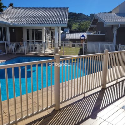 Casa com 247m², 4 quartos (sendo 2 suítes), 2 garagens, no bairro Lagoa da Conceição em Florianópolis