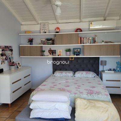 Casa com 247m², 4 quartos (sendo 2 suítes), 2 garagens, no bairro Lagoa da Conceição em Florianópolis