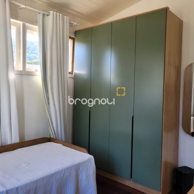 Casa com 247m², 4 quartos (sendo 2 suítes), 2 garagens, no bairro Lagoa da Conceição em Florianópolis