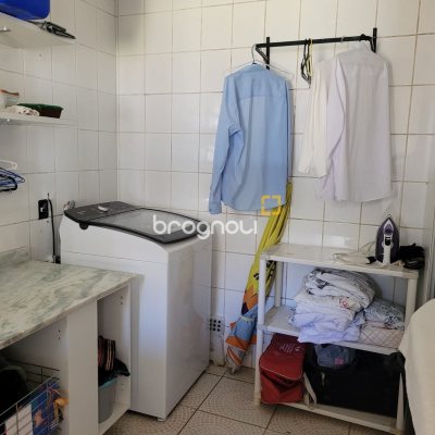 Casa com 247m², 4 quartos (sendo 2 suítes), 2 garagens, no bairro Lagoa da Conceição em Florianópolis