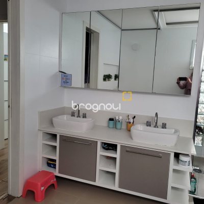 Casa com 247m², 4 quartos (sendo 2 suítes), 2 garagens, no bairro Lagoa da Conceição em Florianópolis