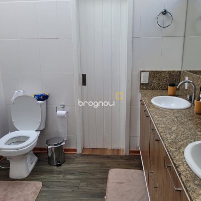 Casa com 247m², 4 quartos (sendo 2 suítes), 2 garagens, no bairro Lagoa da Conceição em Florianópolis