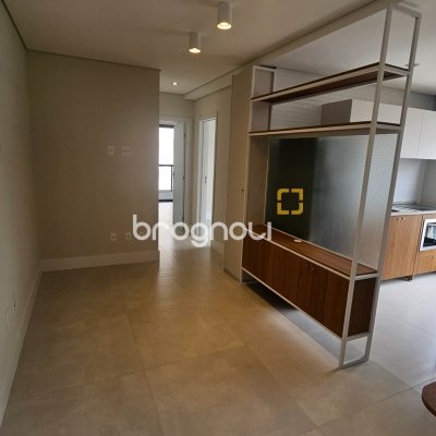 Apartamento com 62m², 2 quartos (sendo 1 suíte), 1 garagem, no bairro Centro em Florianópolis
