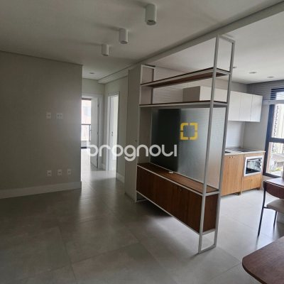Apartamento com 62m², 2 quartos (sendo 1 suíte), 1 garagem, no bairro Centro em Florianópolis