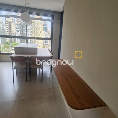 Apartamento com 62m², 2 quartos (sendo 1 suíte), 1 garagem, no bairro Centro em Florianópolis