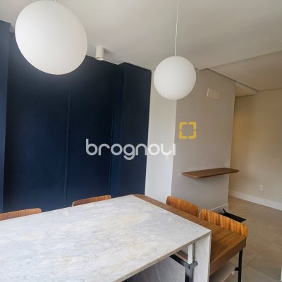 Apartamento com 62m², 2 quartos (sendo 1 suíte), 1 garagem, no bairro Centro em Florianópolis