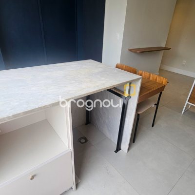 Apartamento com 62m², 2 quartos (sendo 1 suíte), 1 garagem, no bairro Centro em Florianópolis
