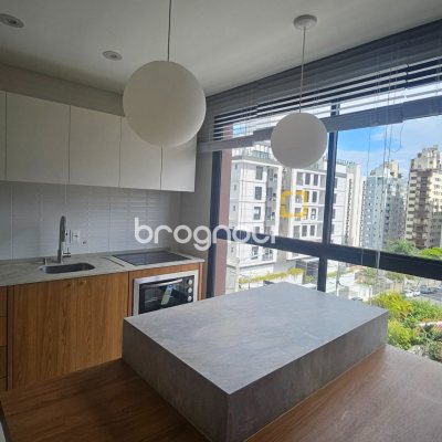 Apartamento com 62m², 2 quartos (sendo 1 suíte), 1 garagem, no bairro Centro em Florianópolis